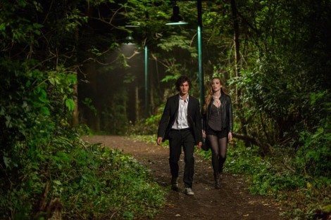 13-mat-vairo-and-sophie-lowe-in-the-returned