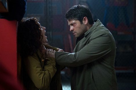 'Roid rage Cas attempts to off an innocent woman [Source: Diyah Pera /The CW]